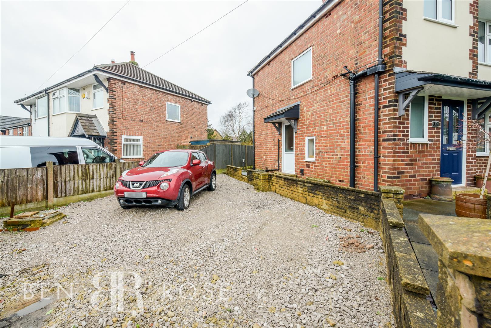 Property in Grasmere Avenue, Farington, Leyland, Lancashire, PR25 3UE