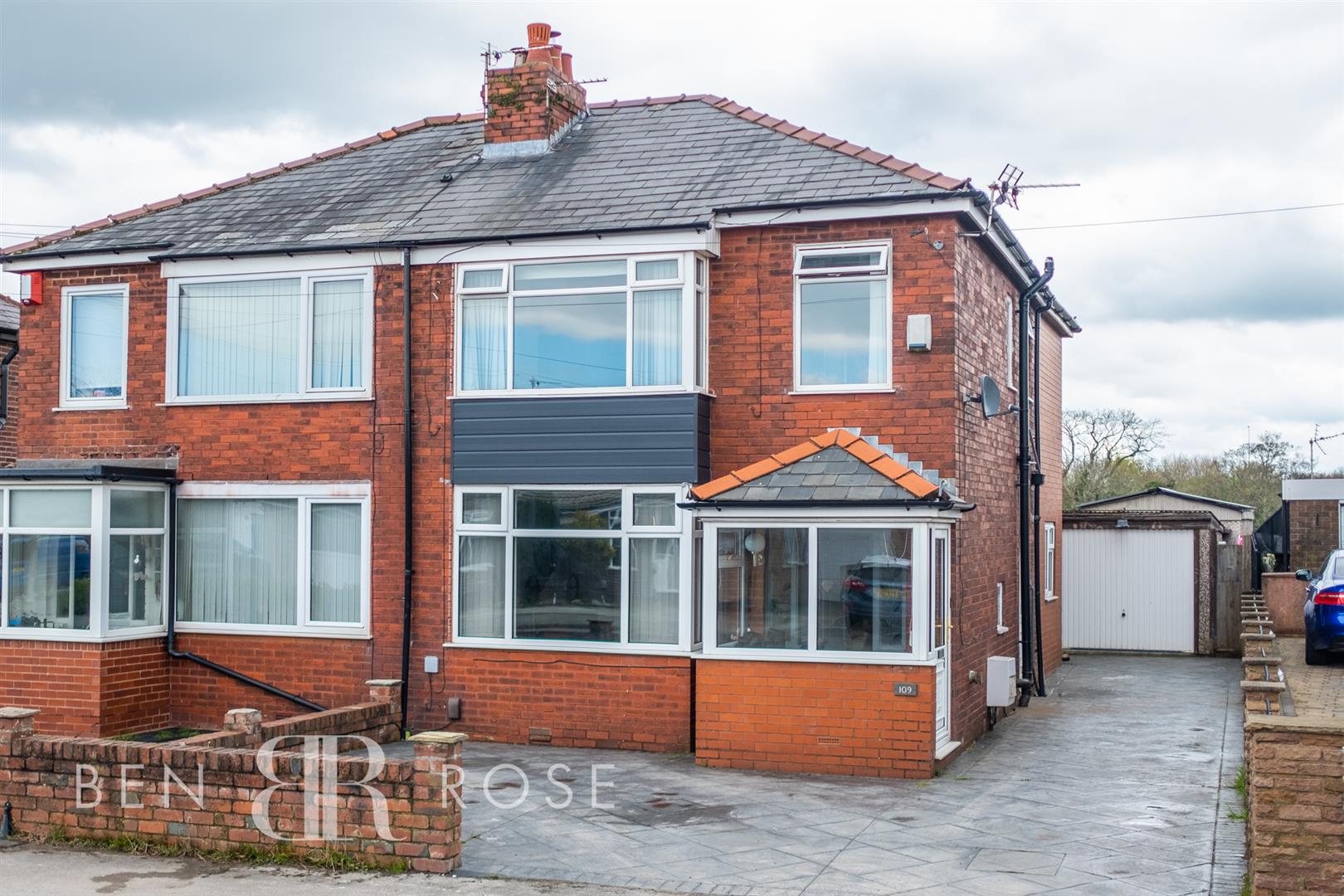 Property in Brindle Road, Bamber Bridge, Preston, PR5 6YH