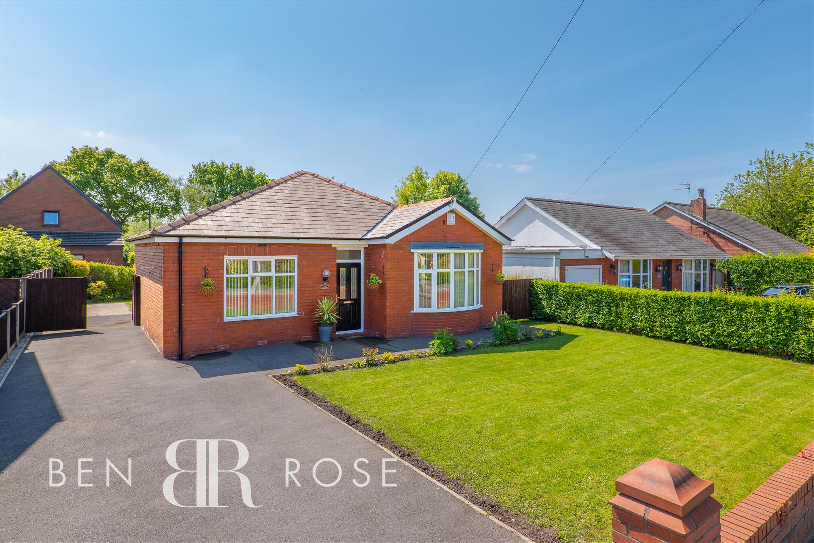 Property in Chain House Lane, Whitestake, Preston, PR4 4LD