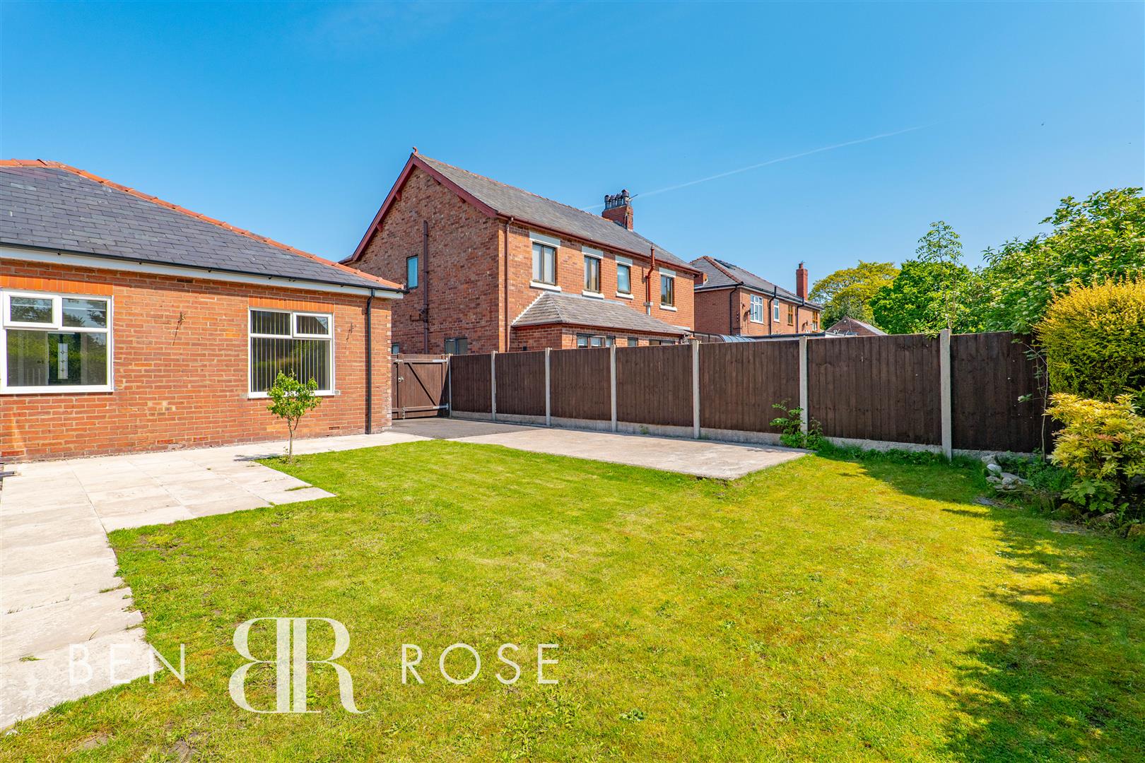 Property in Chain House Lane, Whitestake, Preston, PR4 4LD