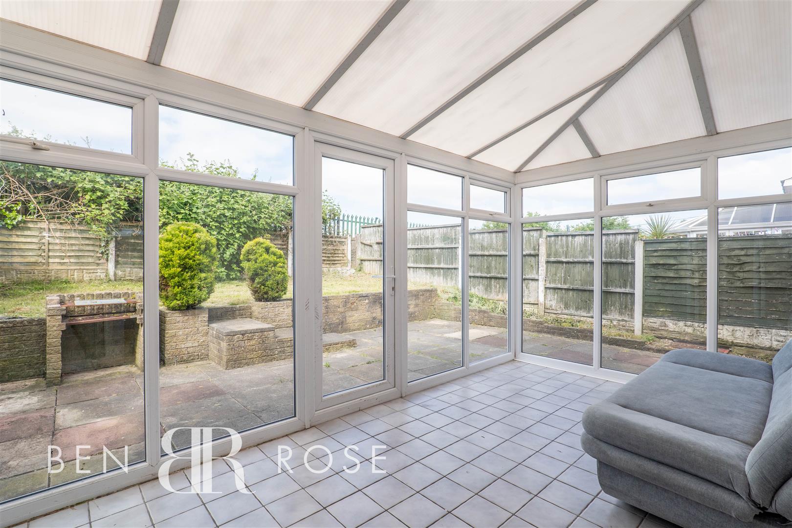 Property in Fir Trees Avenue, Lostock Hall, Preston, Lancashire, PR5 5SY