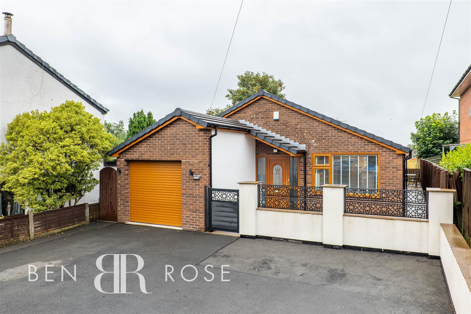 Property in Leyland Road, Penwortham, Preston, PR1 9SY