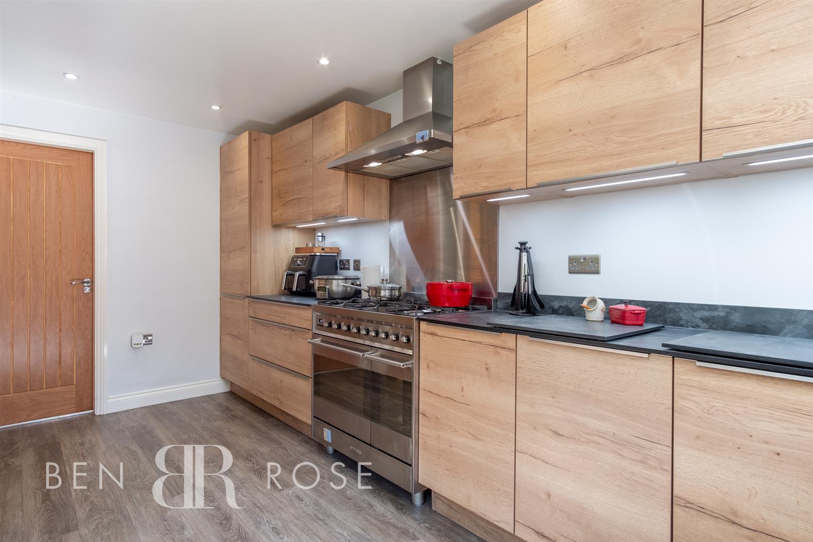 Property in Carr Field, Bamber Bridge, Preston, Lancashire, PR5 8BT