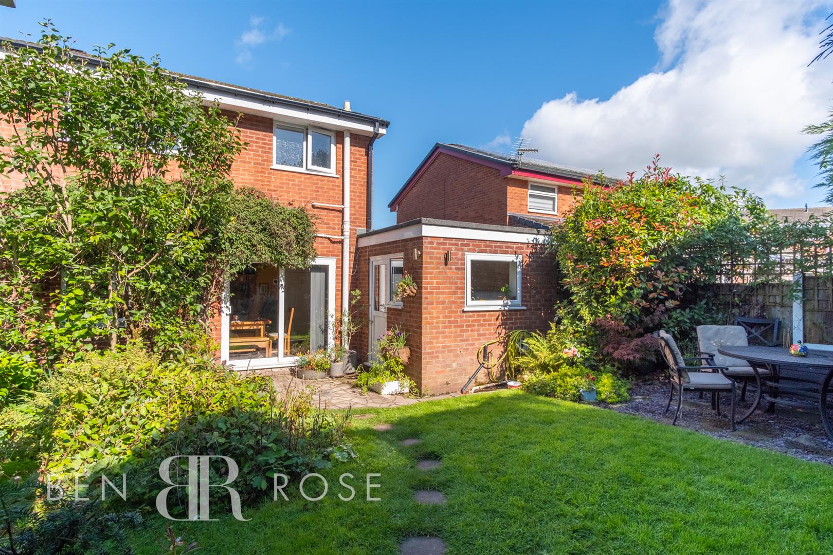 Property in Carr Field, Bamber Bridge, Preston, Lancashire, PR5 8BT