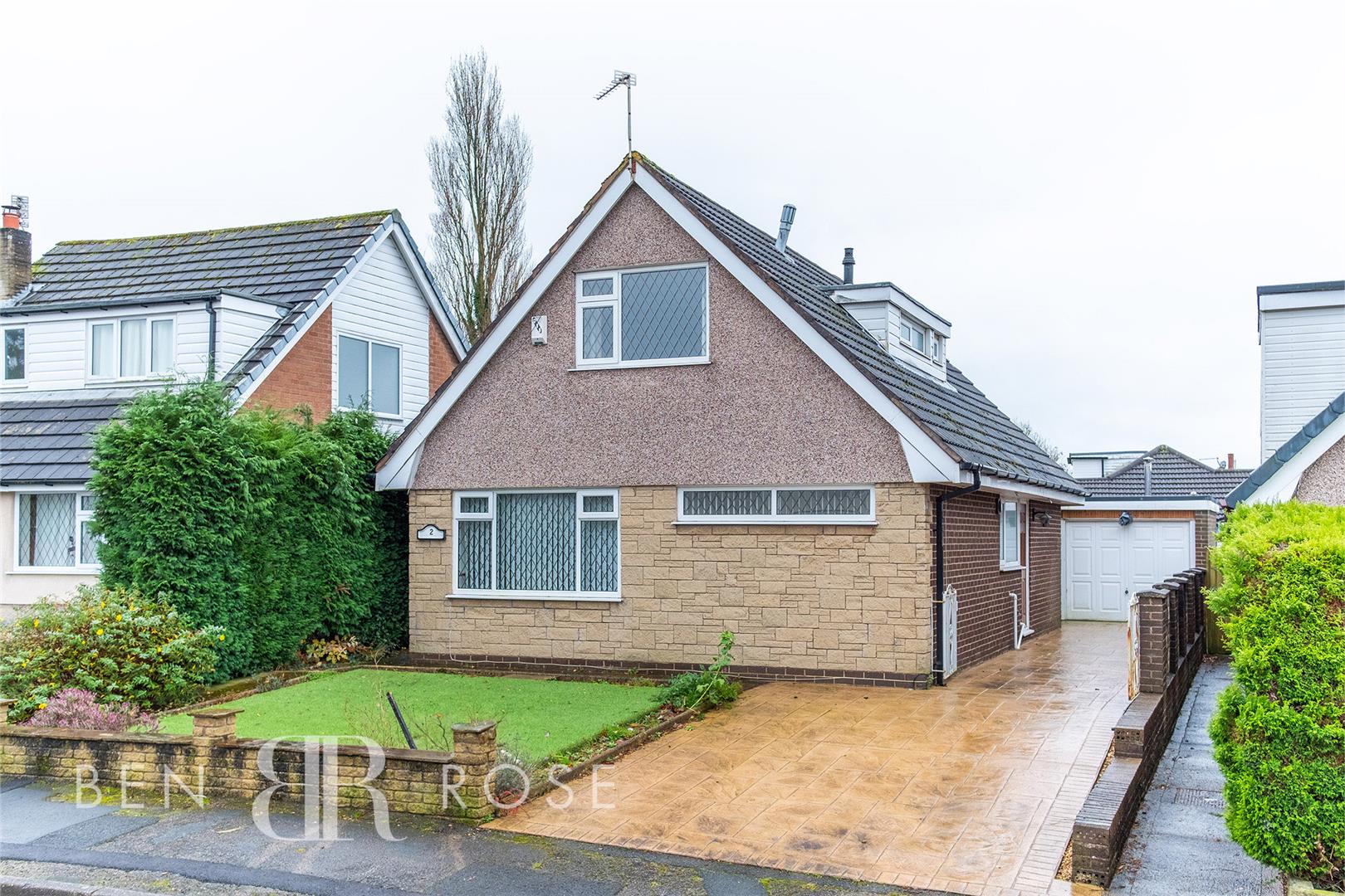 Property in Mansfield Drive, Hoghton, Preston, PR5 0EJ