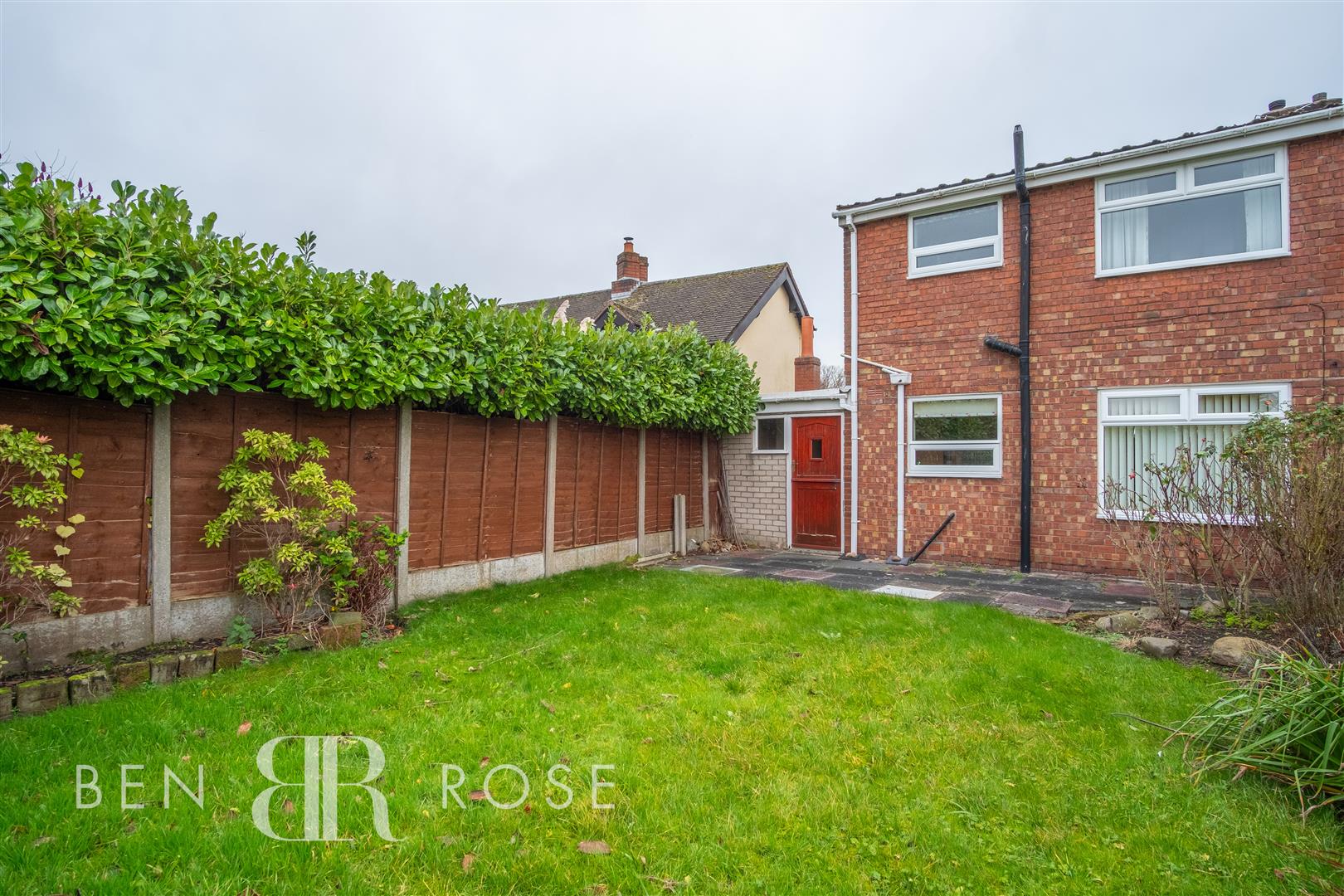 Property in Moss House Lane, Much Hoole, Preston, PR4 4TD