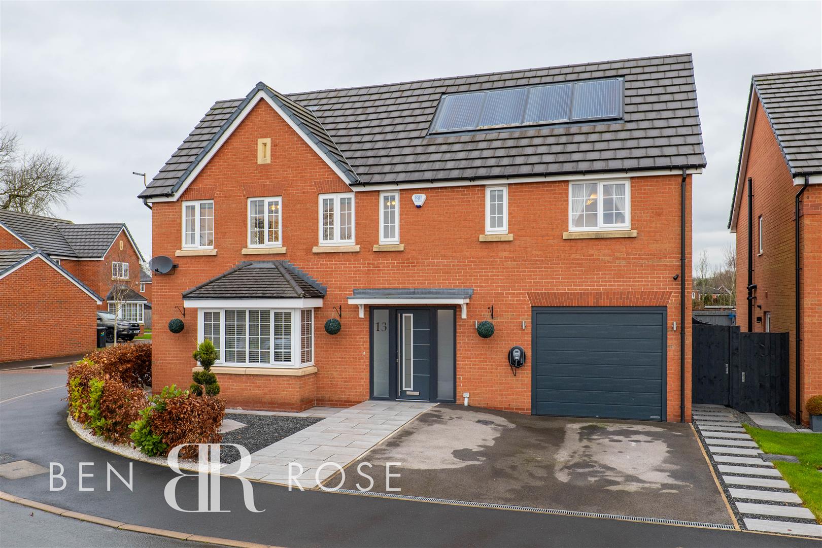 Property in Moss Nook Drive, Grimsargh, Preston, PR2 5TR
