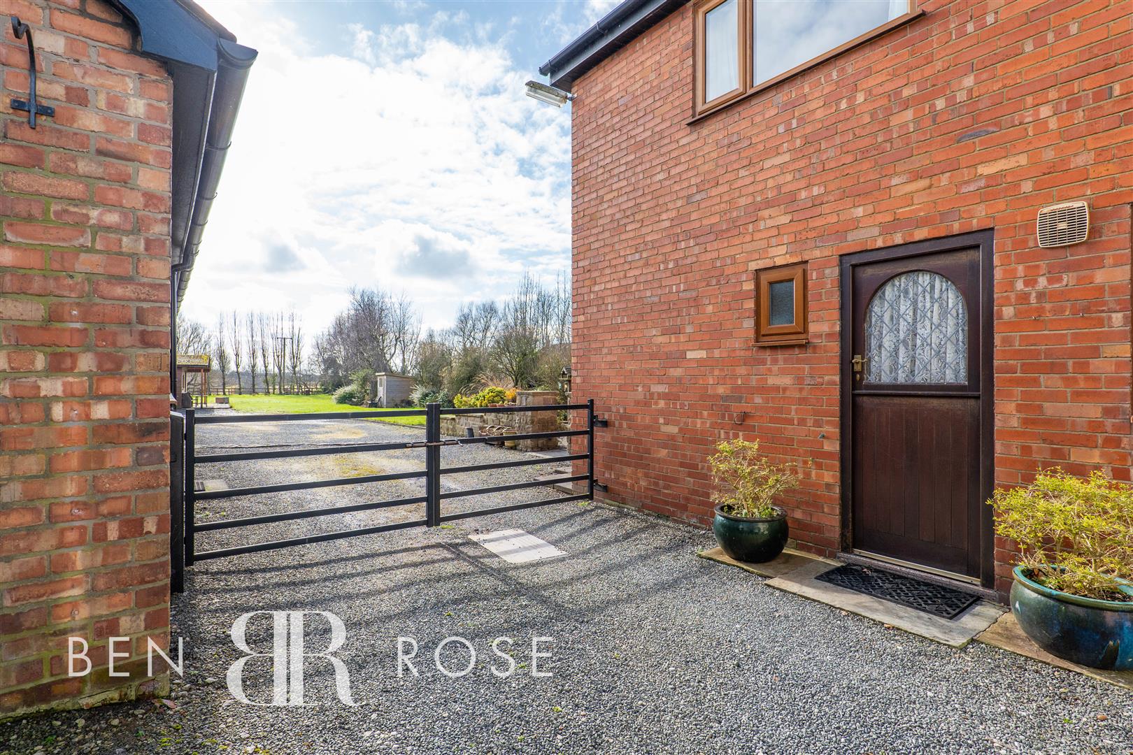 Property in Chapel Road, Hesketh Bank, Preston, PR4 6RY