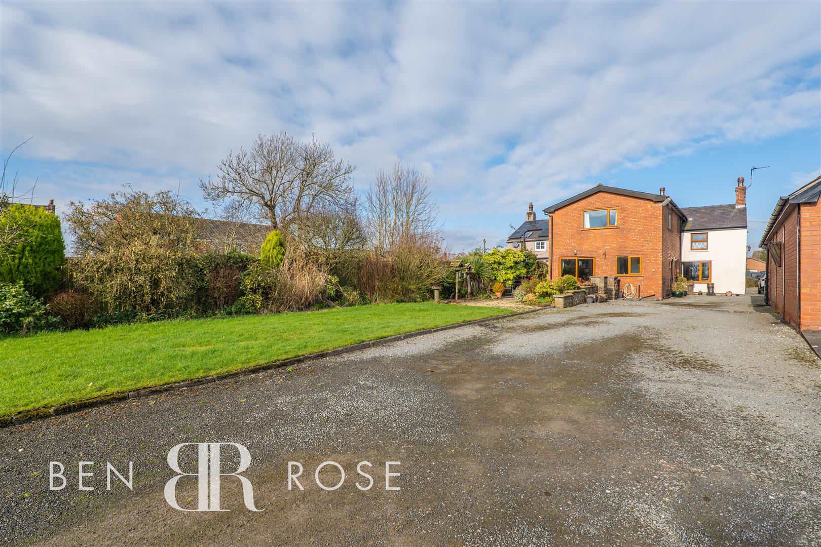 Property in Chapel Road, Hesketh Bank, Preston, PR4 6RY