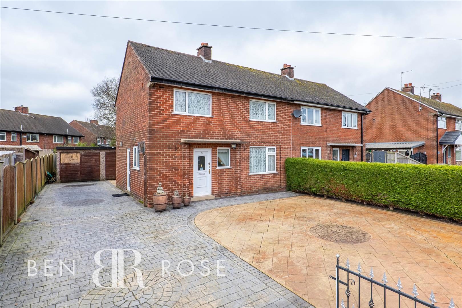 Property in Broadfield Drive, Penwortham, Preston, PR1 9DU