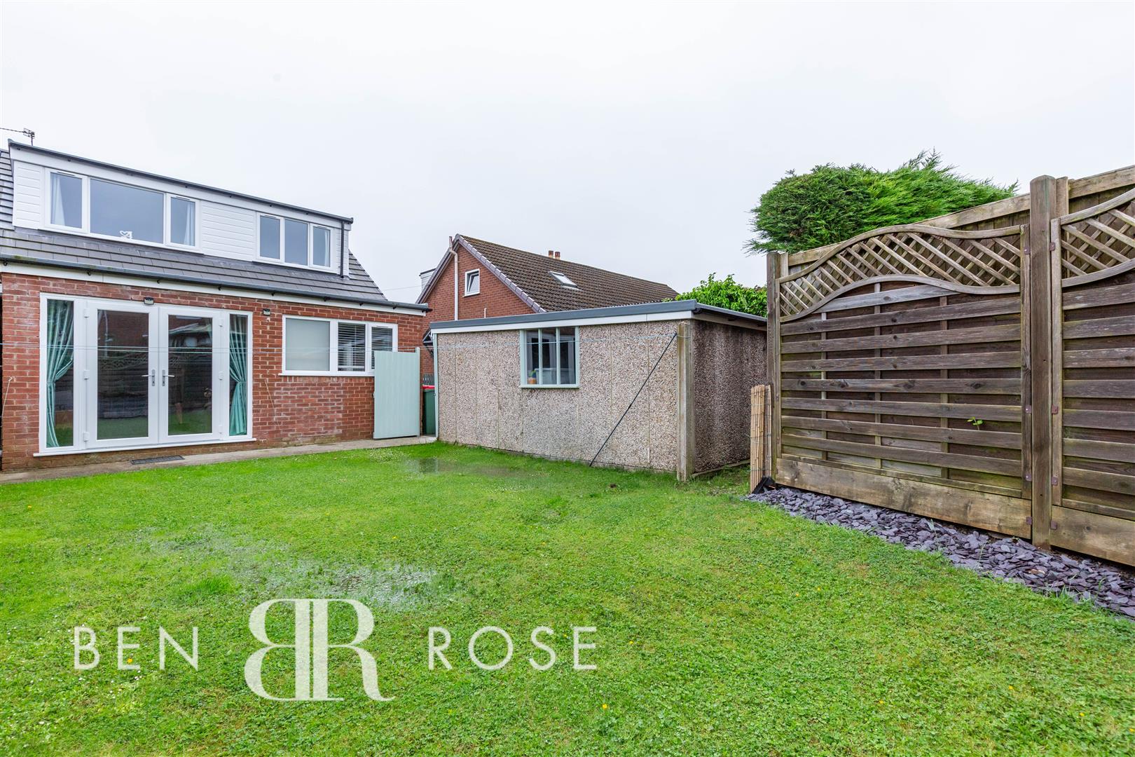 Property in Ribblesdale Drive, Grimsargh, Preston, PR2 5RJ