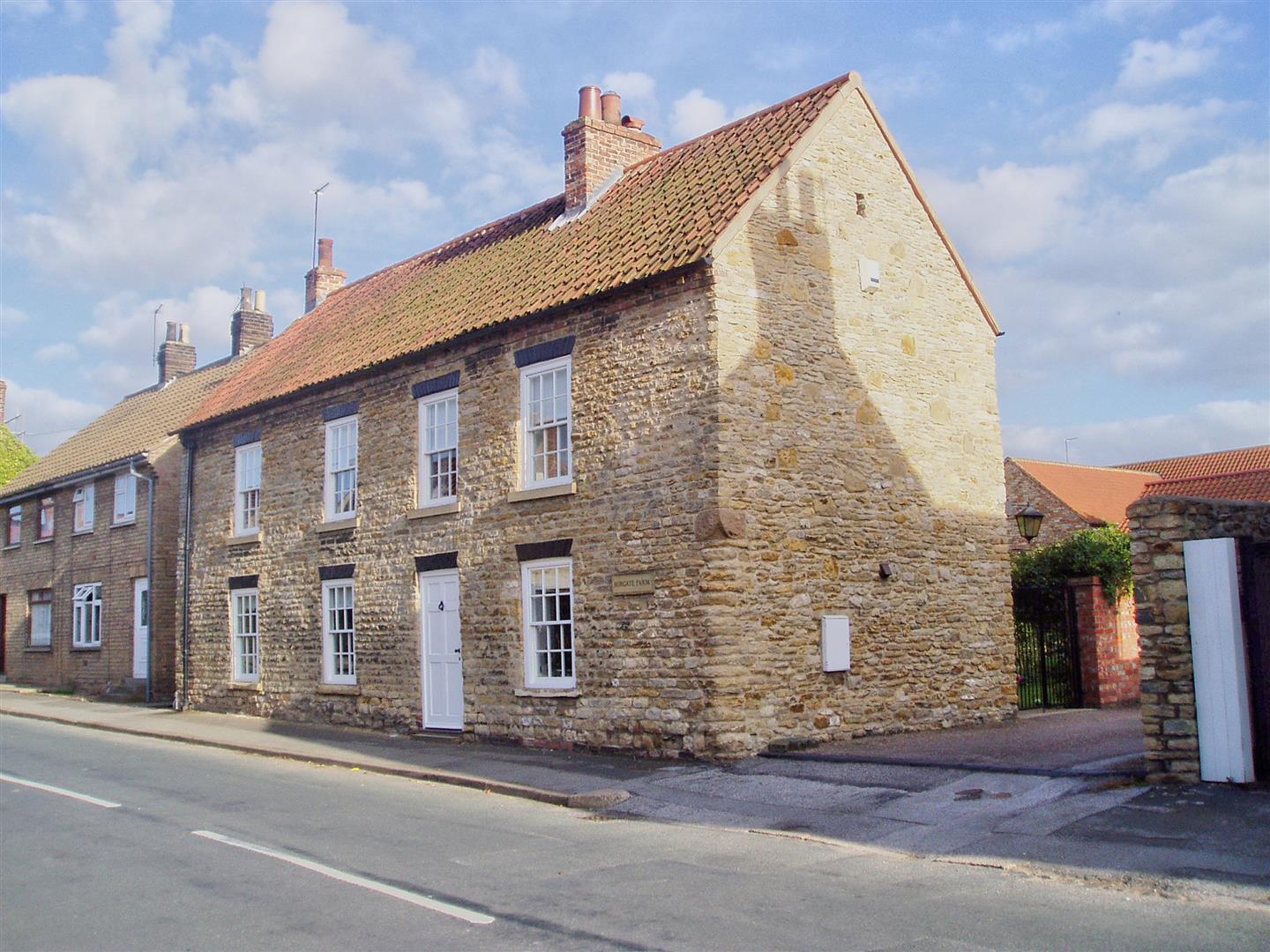 Property in Burgate, North Newbald, YO43