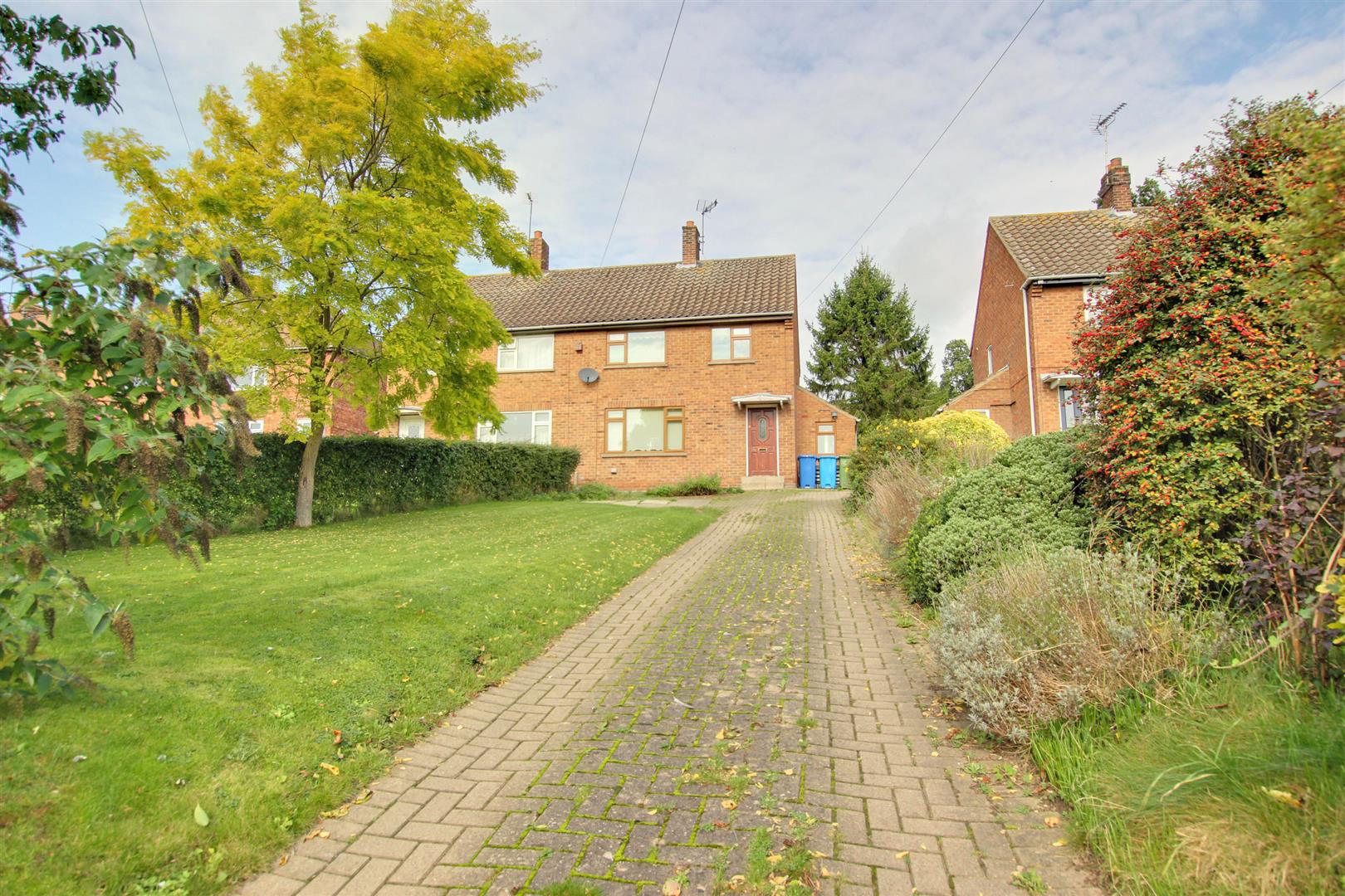 Property in Main Street, Etton, Beverley, HU17