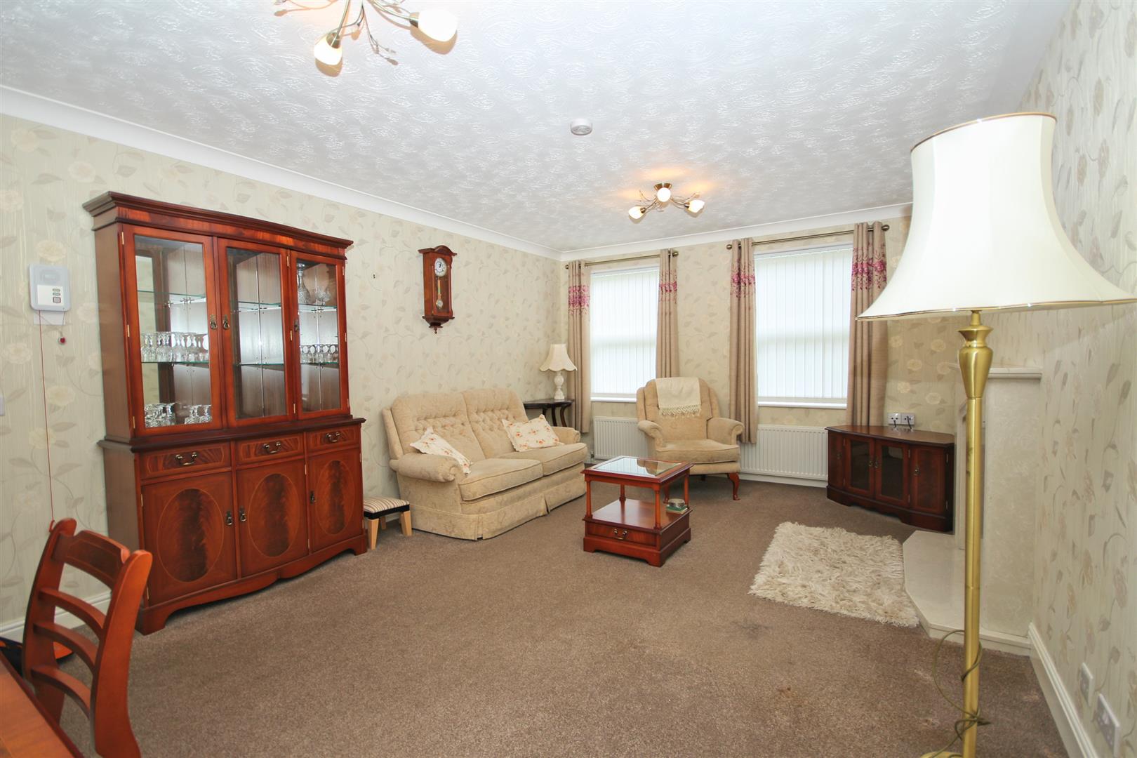 Property in Beverley Road, Willerby, HU10