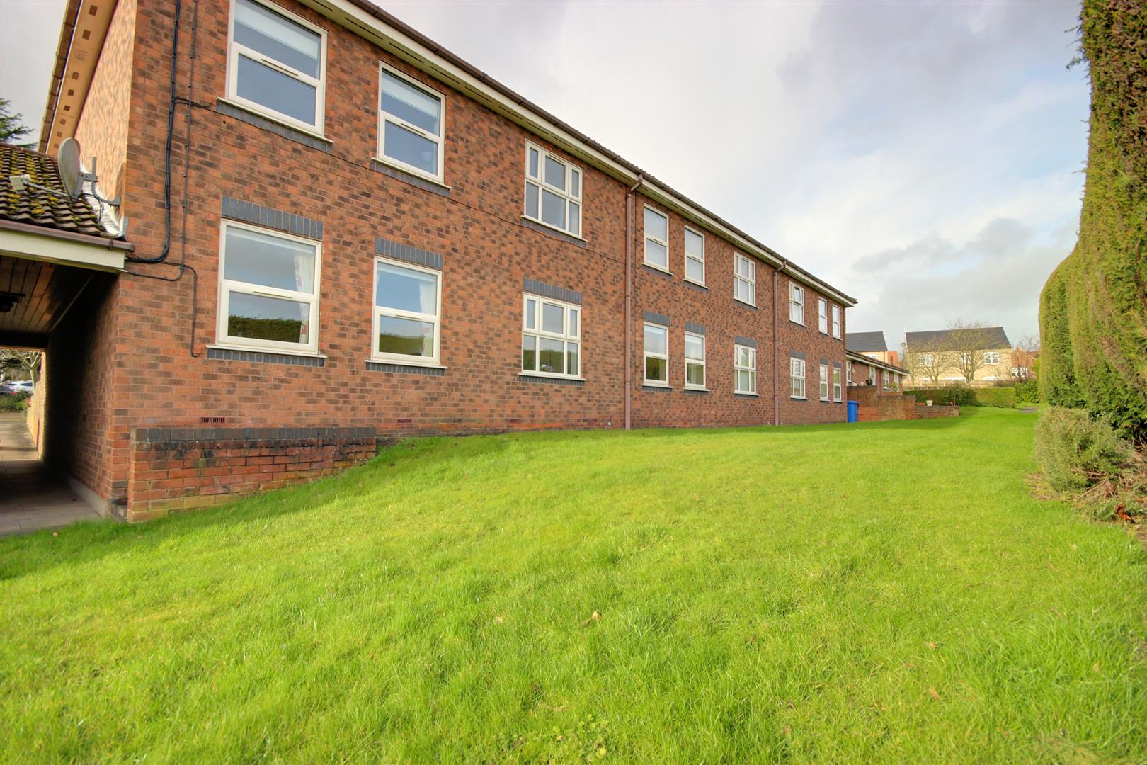 Property in Beverley Road, Willerby, HU10