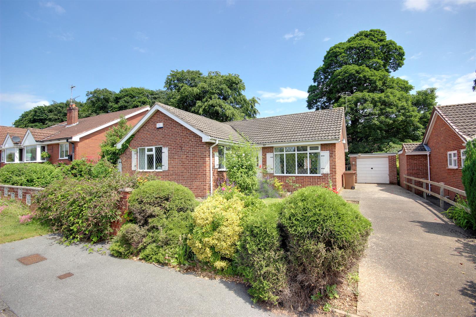 Property in Wood View, Swanland, HU14