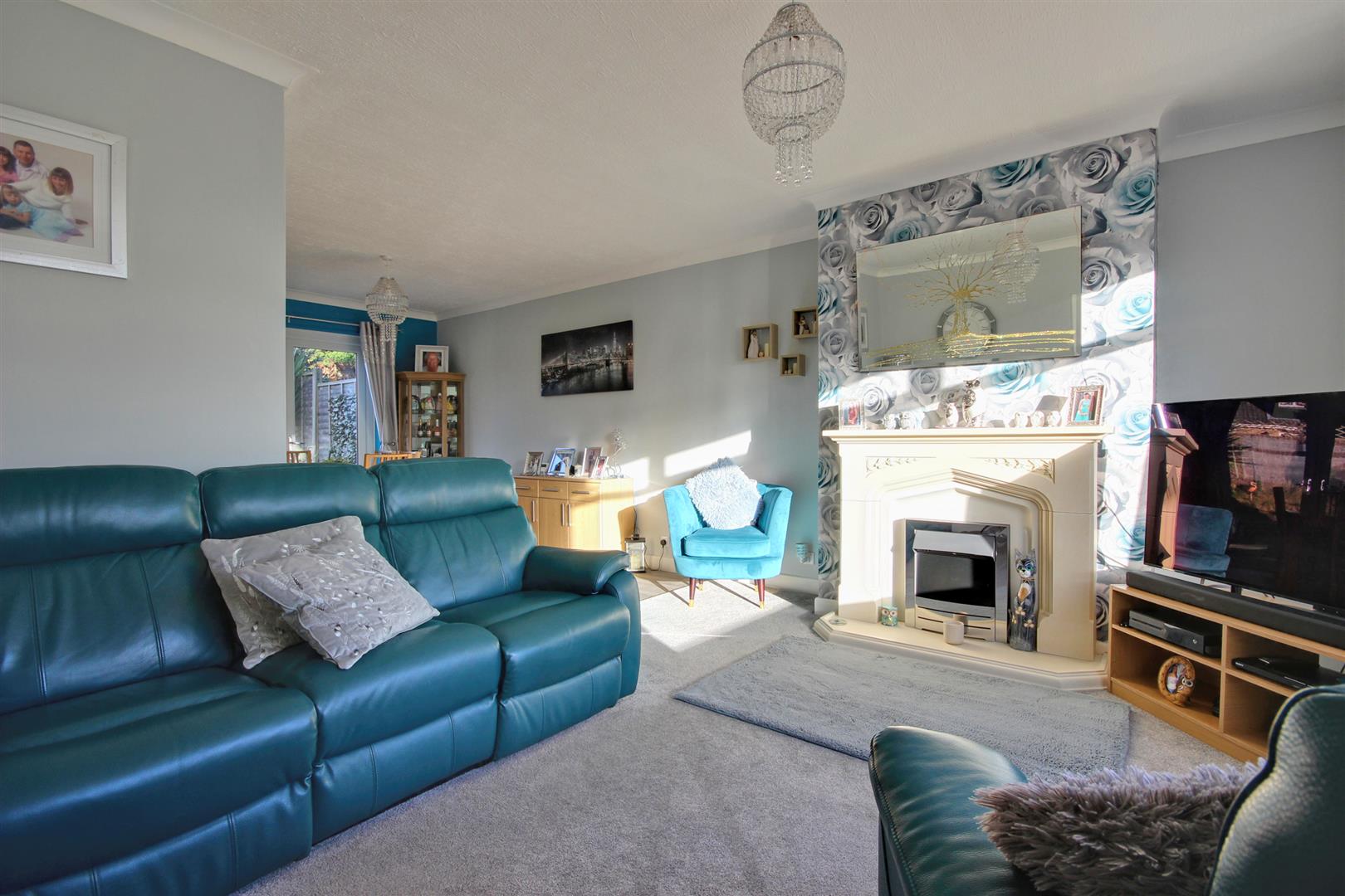 Property in Woodland Drive, Anlaby, HU10