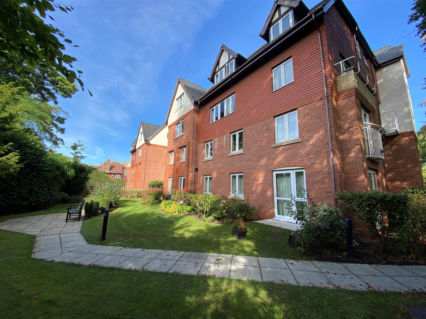 Property in Shardeloes Court, Cottingham, HU16