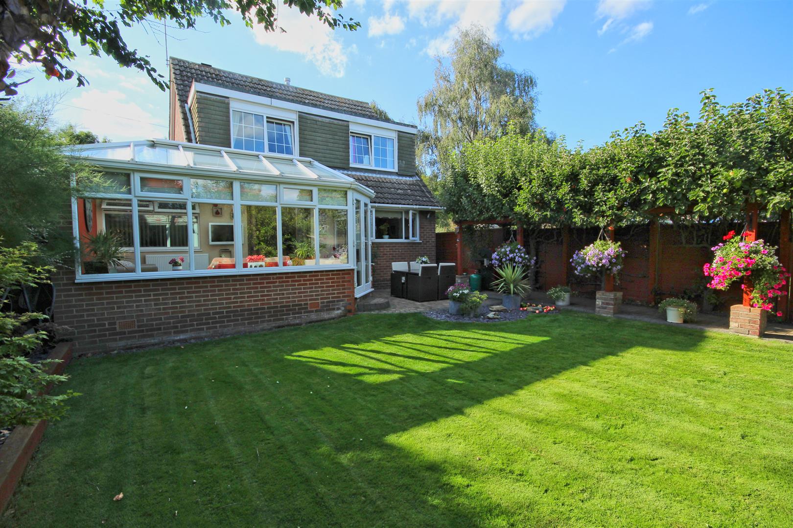 Property in Canada Drive, Cottingham, HU16