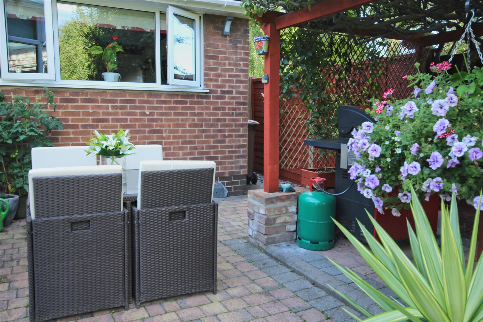 Property in Canada Drive, Cottingham, HU16