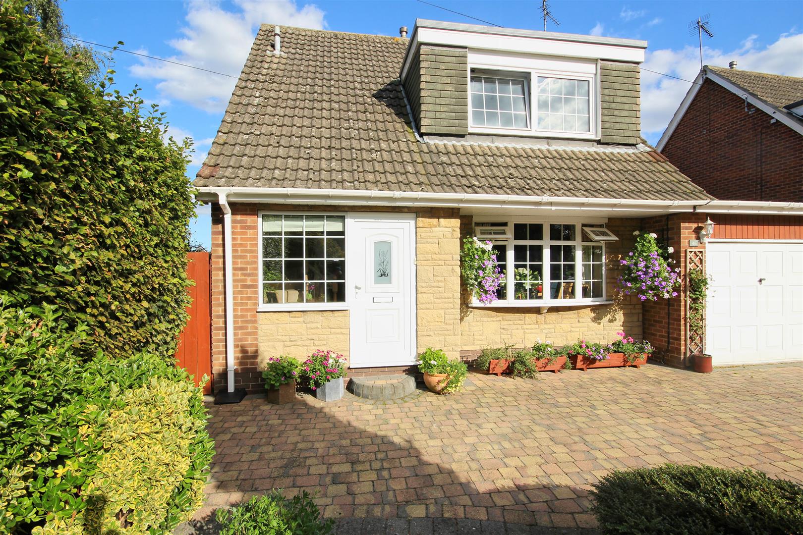 Property in Canada Drive, Cottingham, HU16