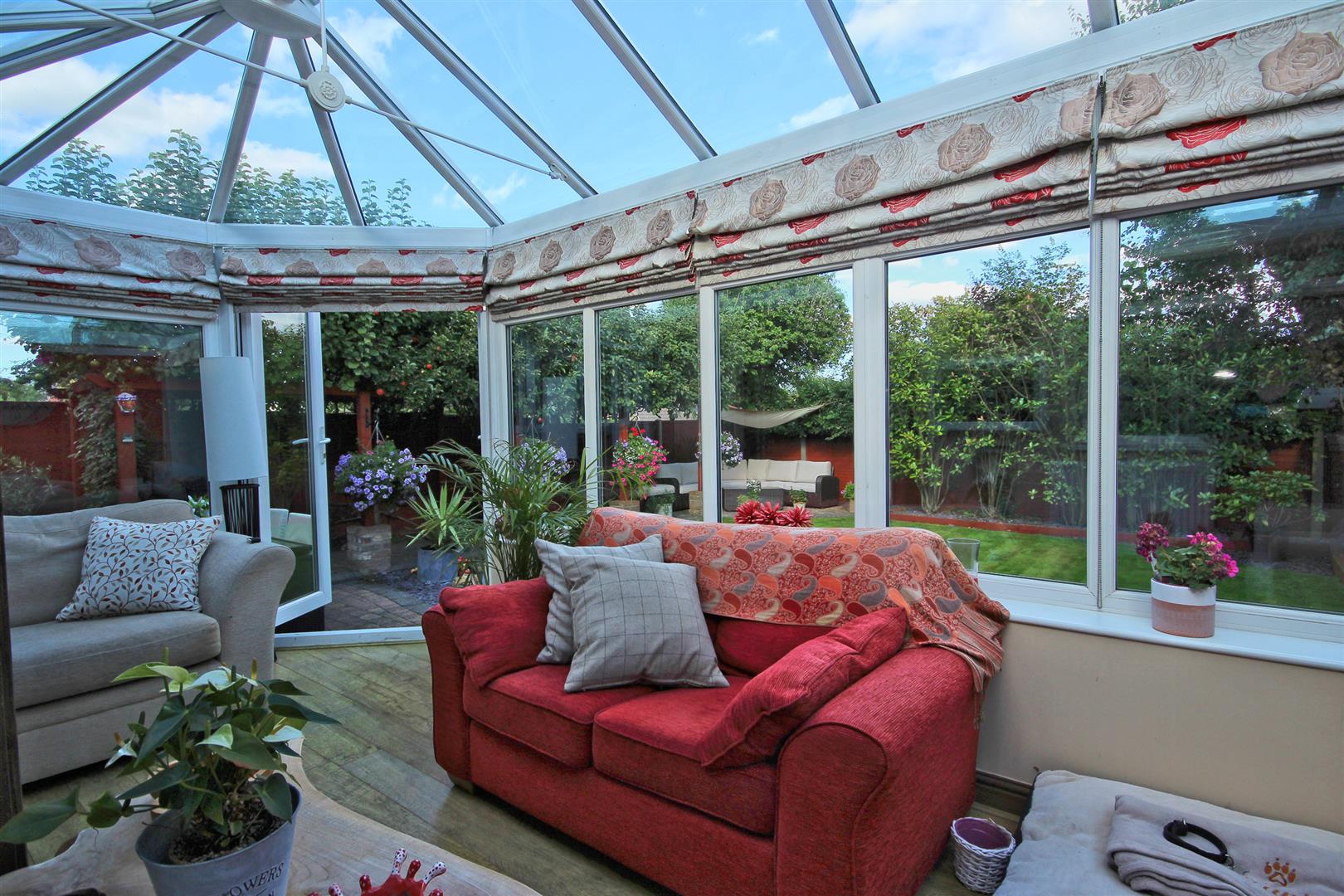 Property in Canada Drive, Cottingham, HU16