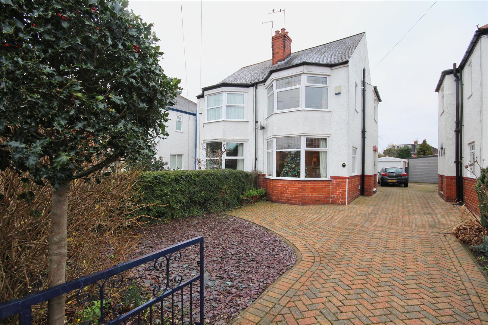 Property in St. Margarets Avenue, Cottingham, HU16