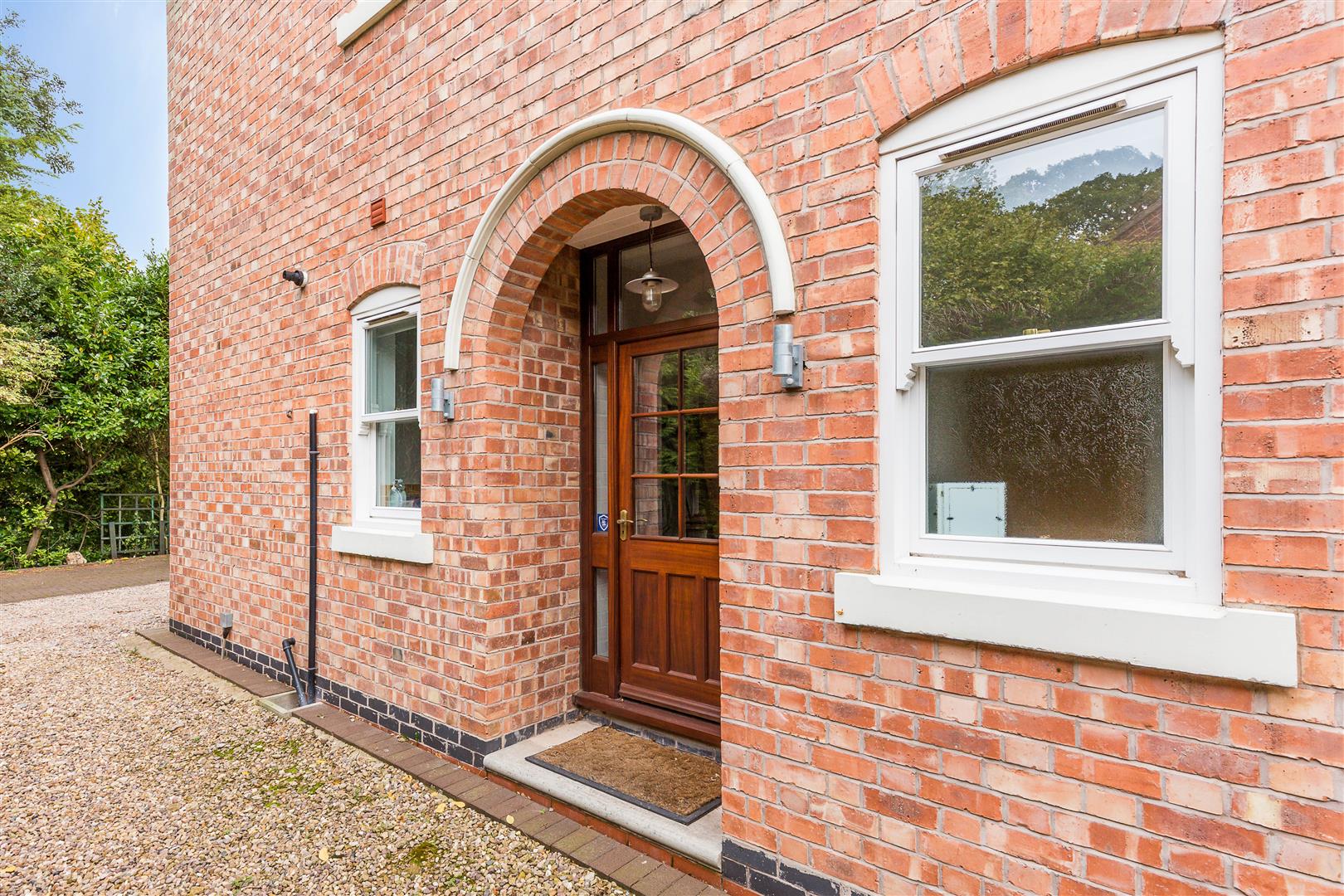 Property in Bingham Road, RadcliffeOnTrent Nottingham, NG12