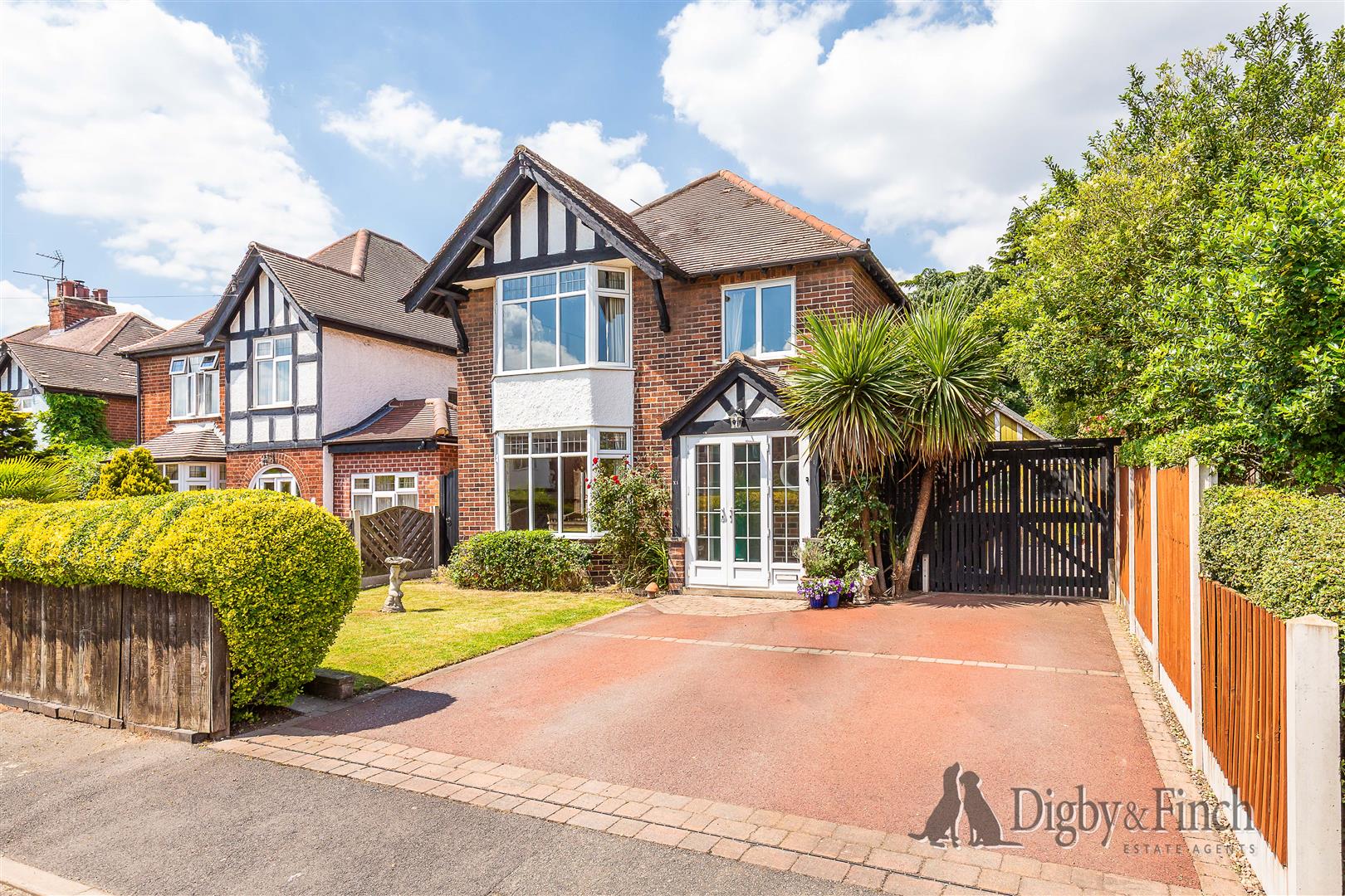 Property in Rockley Avenue, RadcliffeOnTrent Nottingham, NG12