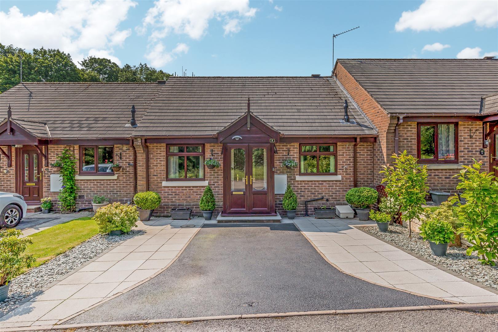 Property in Badgers Rise, Leek, Staffordshire, Staffordshire, ST13 8YD