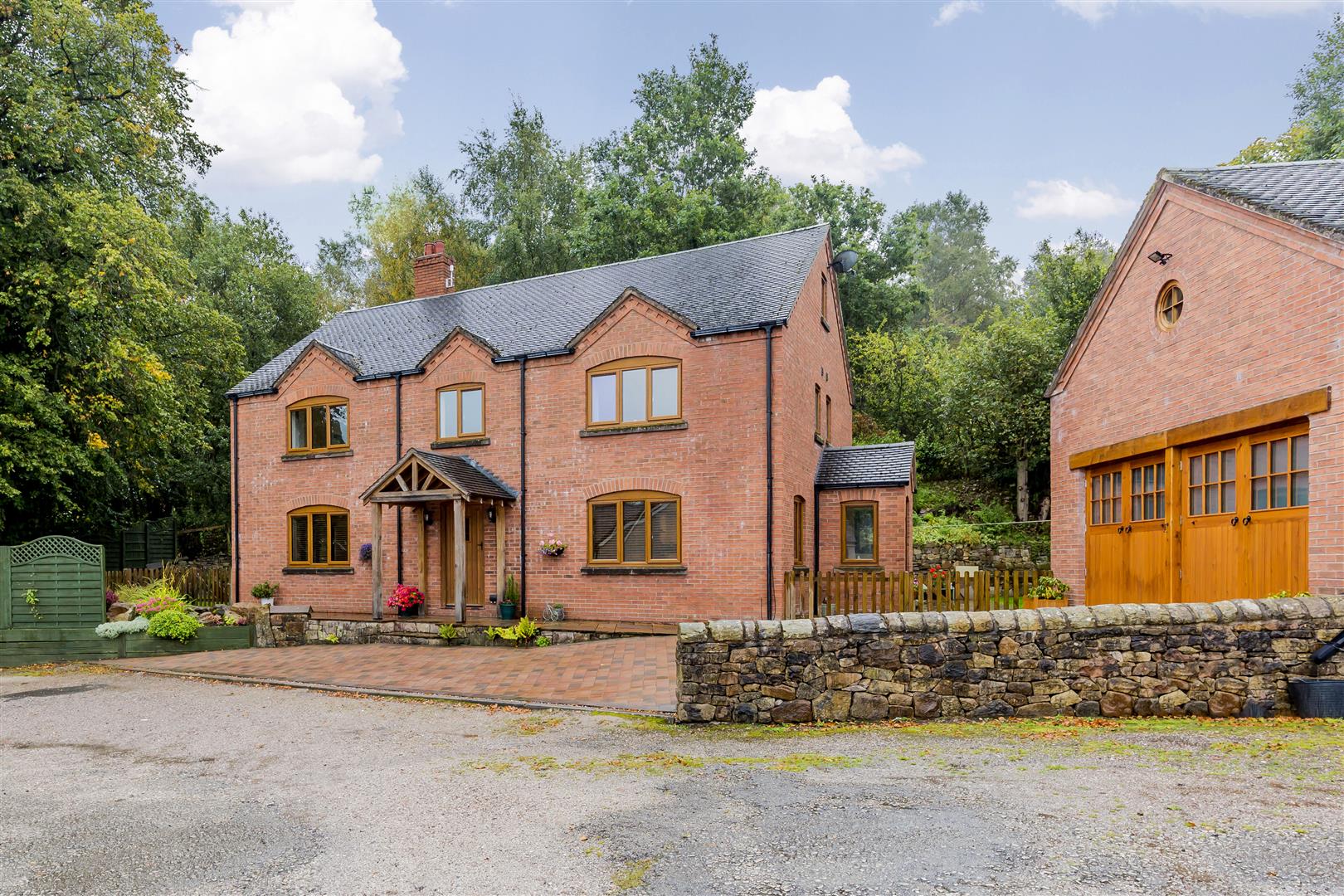 Property in Cheadle Road, Leek, Staffordshire, ST13 7DR