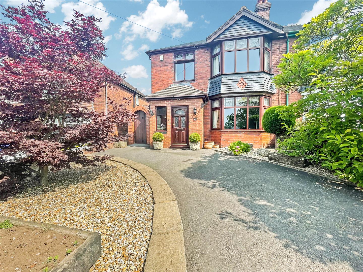 Property in Ashbourne Road, Leek, Staffordshire, ST13 5AX