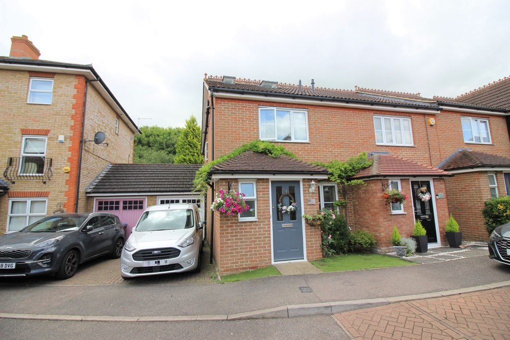 clarknewman Estate Agents in Old Harlow