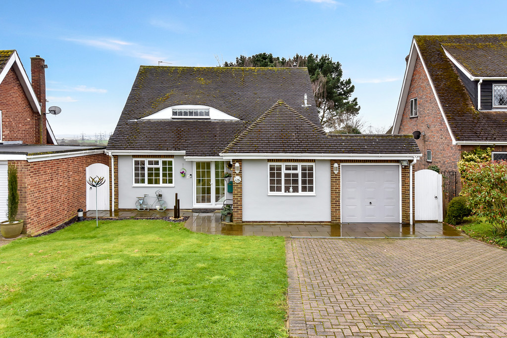 Property in Cooling Road, High Halstow, Rochester, ME3 8SA