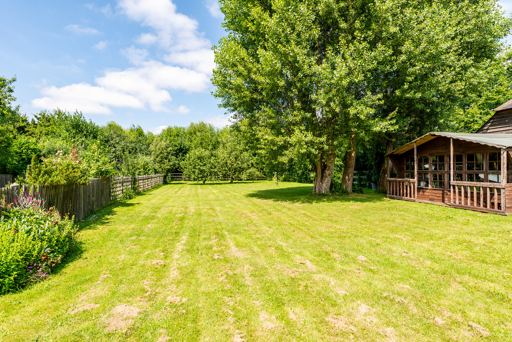 Property in Rookery Barn Farm, Cobham, Gravesend, Kent, DA12 3AJ