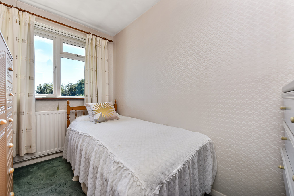 Property in Frindsbury Hill, Frindsbury, Rochester, Kent, ME2 4JR