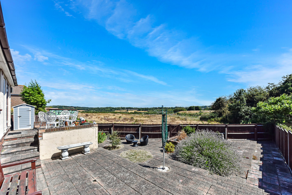 Property in Frindsbury Hill, Frindsbury, Rochester, Kent, ME2 4JR
