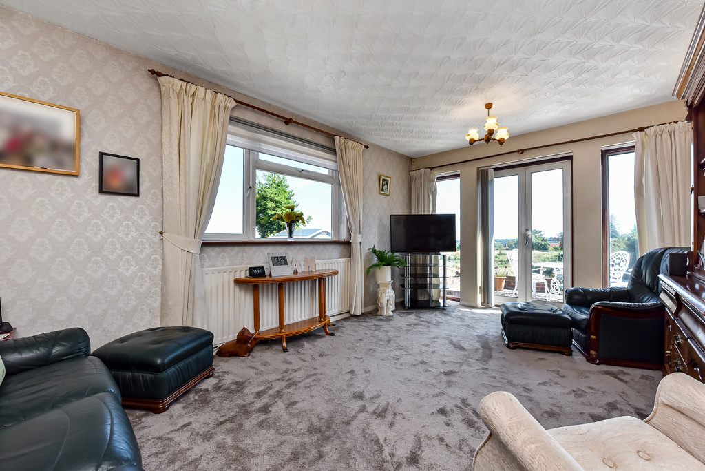 Property in Frindsbury Hill, Frindsbury, Rochester, Kent, ME2 4JR