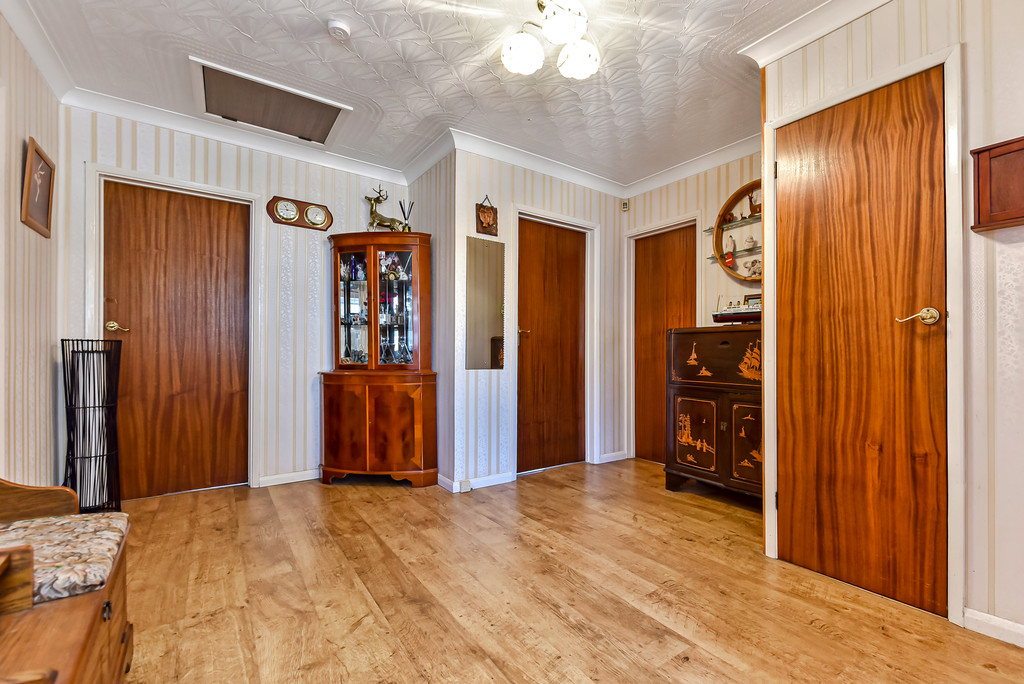 Property in Frindsbury Hill, Frindsbury, Rochester, Kent, ME2 4JR