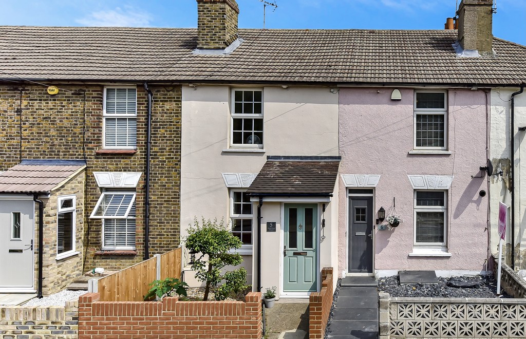 Property in Gravesend Road , Higham , Medway, Kent, ME3 7DU