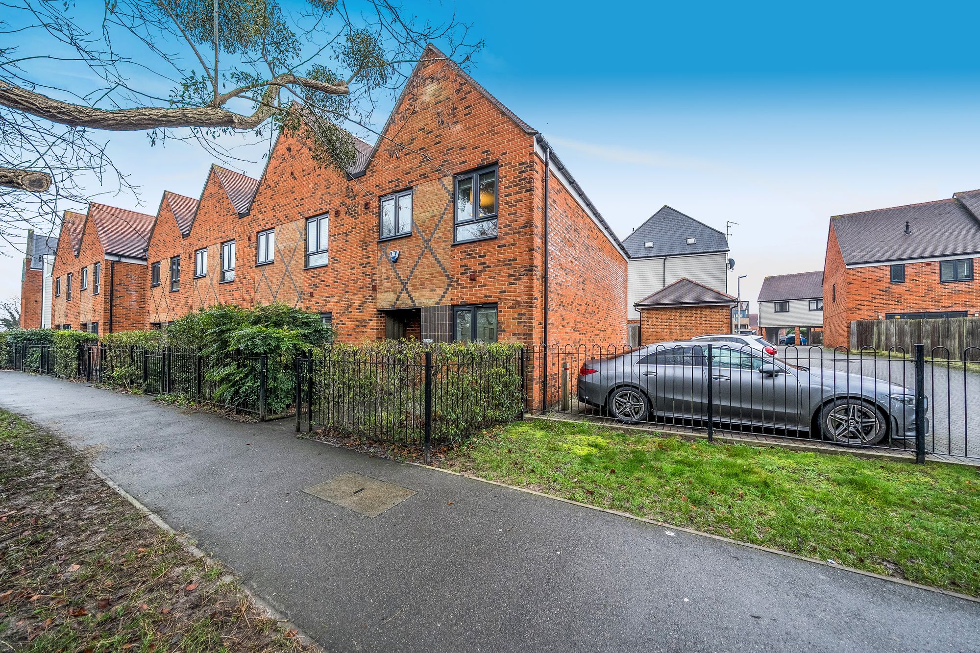 Aviation Walk, Horsted Park, Chatham, Kent ME4