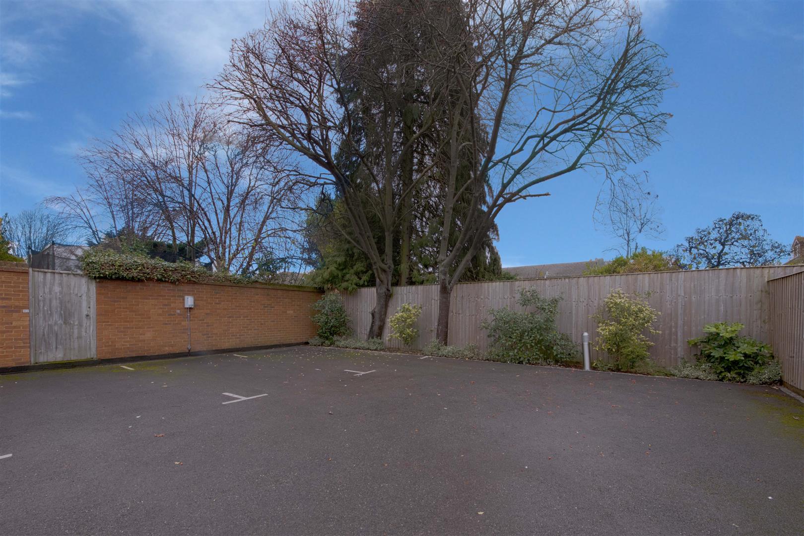 Property in Station Road, Marlow, Buckinghamshire, SL7 1NX