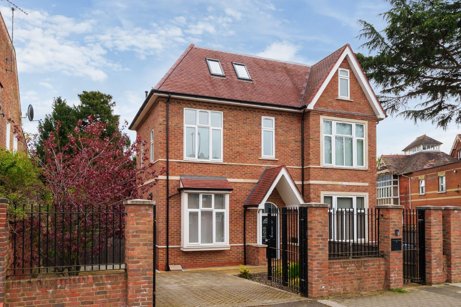 Pierrepoint Road, London, W3 9JJ