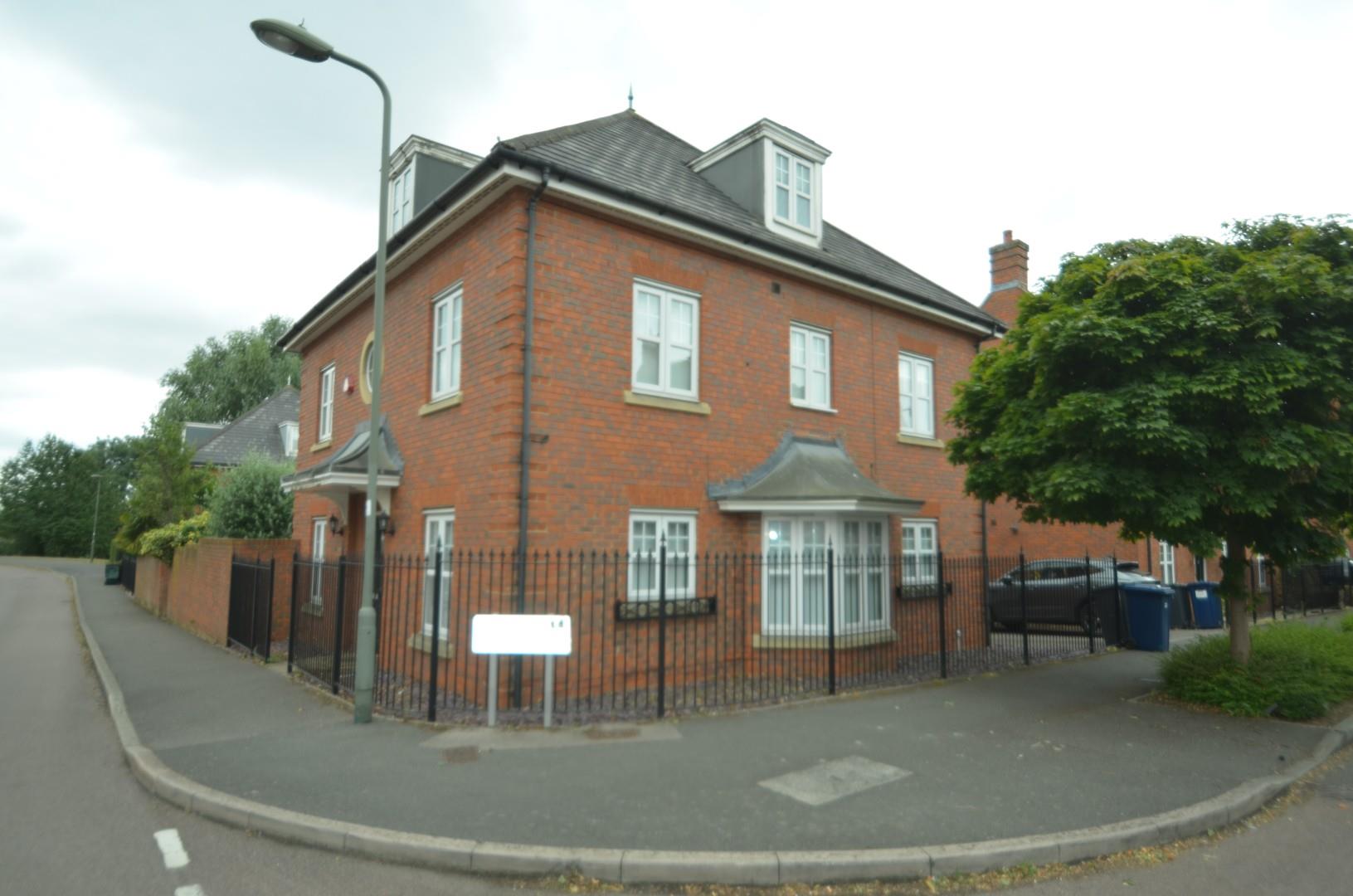 Property in Kingsbridge Drive, London, NW7 1GH