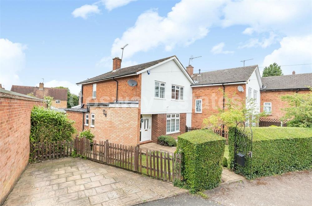 Property in Orchard Close, Radlett, Hertfordshire, WD7 8DN