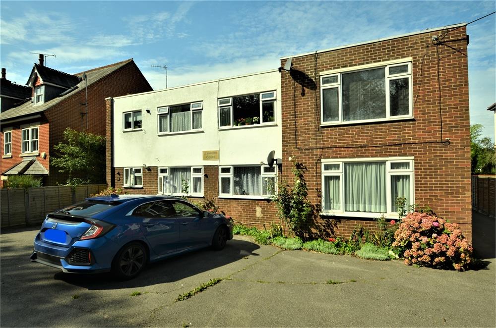 Property in Hammers Lane, London, NW7 4DE