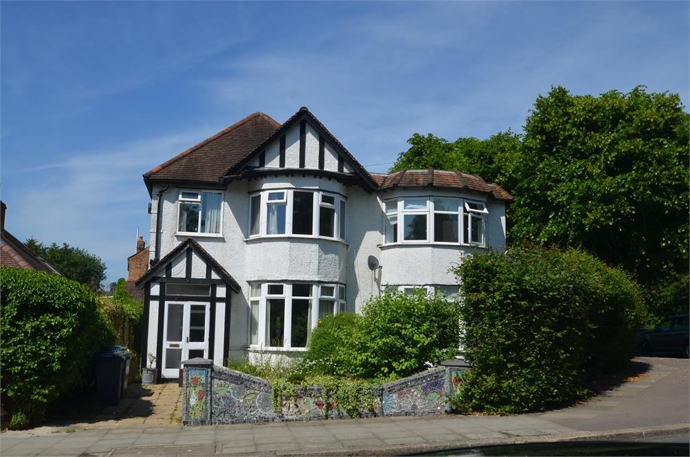 Property in Daws Lane, LONDON, NW7 4SJ