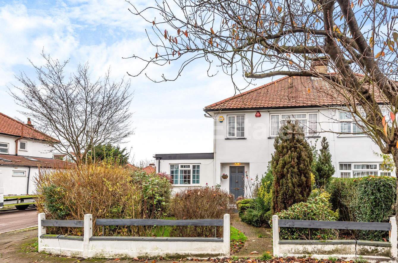 Property in Ellesmere Avenue, Mill Hill, London, NW7 3EY