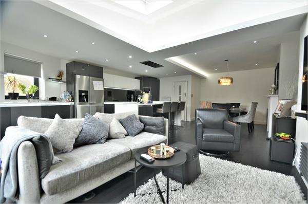 Longfield Avenue, Mill Hill