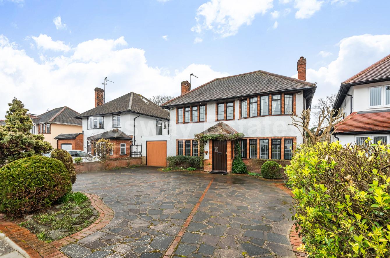 Property in Elmgate Gardens, Edgware, HA8 9RU